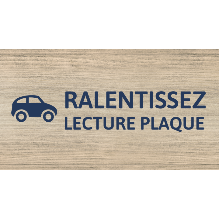 Panneau Ralentissez — lecture de plaque